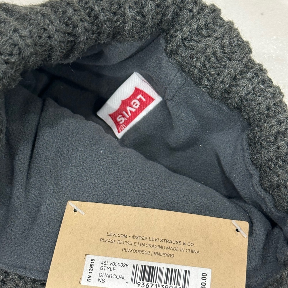 Levi’s Knit Hat Adult Unisex Feel inside Fleece Lined for Warmth Pom Logo Winter - Picture 5 of 7